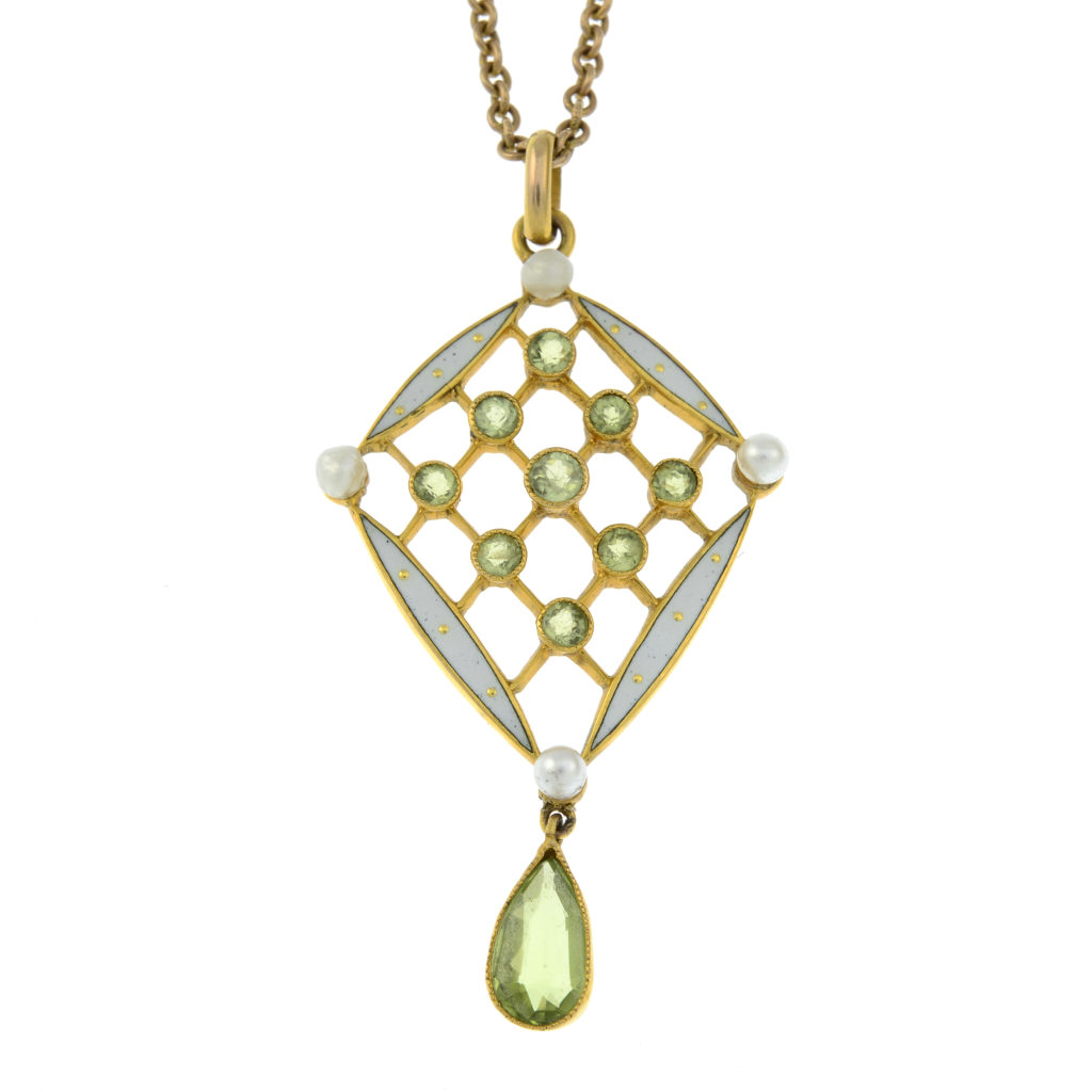 Birthstone for August: Peridot 1 pendant chain