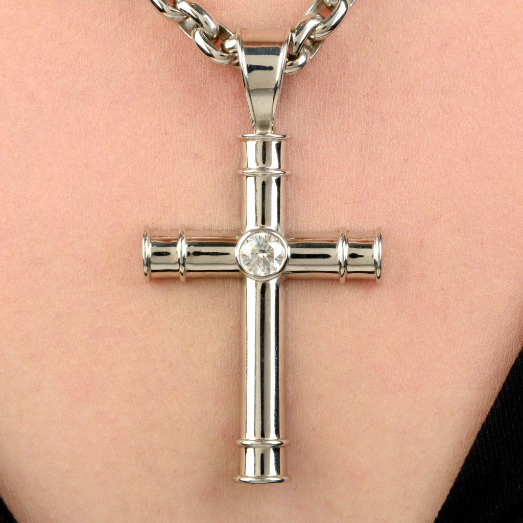 Theo Fennell
Diamond cross pendant