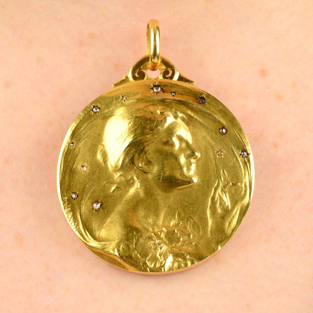 'The Night’ pendant, with rose-cut diamond ‘star’ highlights, by Frédéric Charles Victor de Vernon.