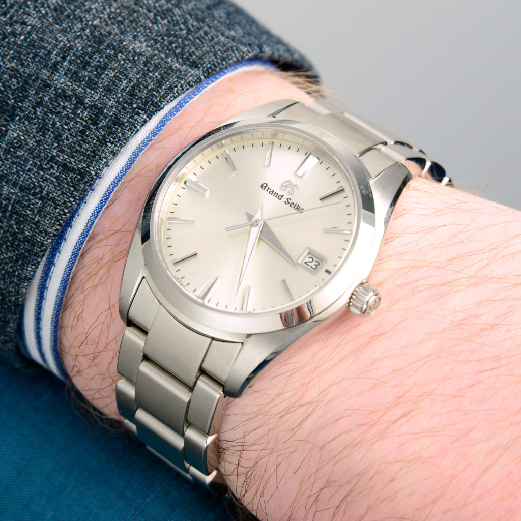 GRAND SEIKO - a stainless steel bracelet watch, 37mm