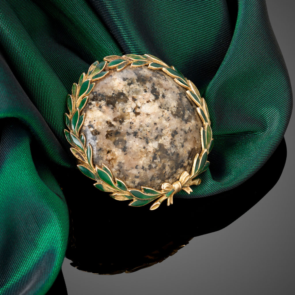 Royal Interest - brooch commemorating engagement